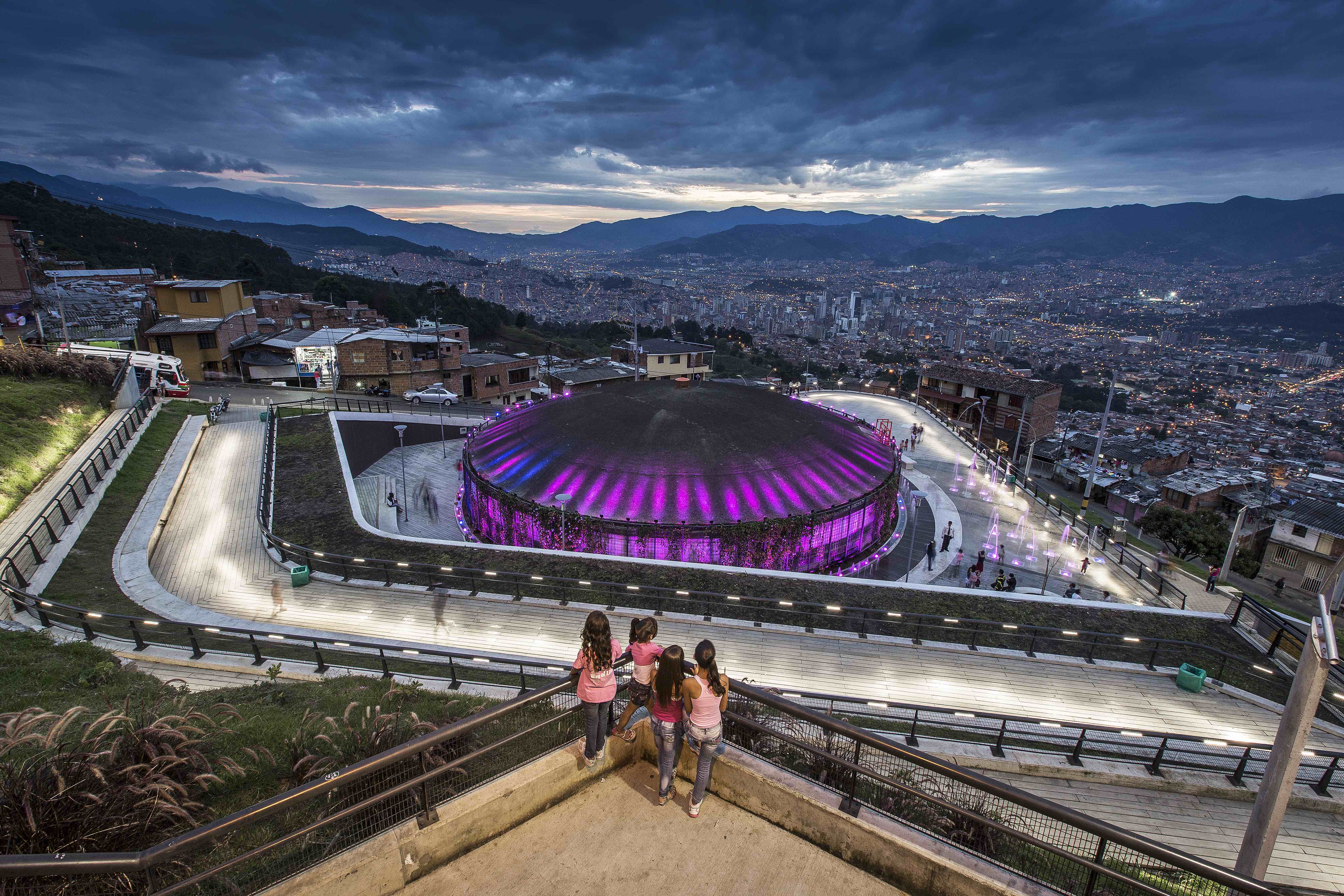 Medellín, giardini e spazi pubblici intorno agli ex serbatoi