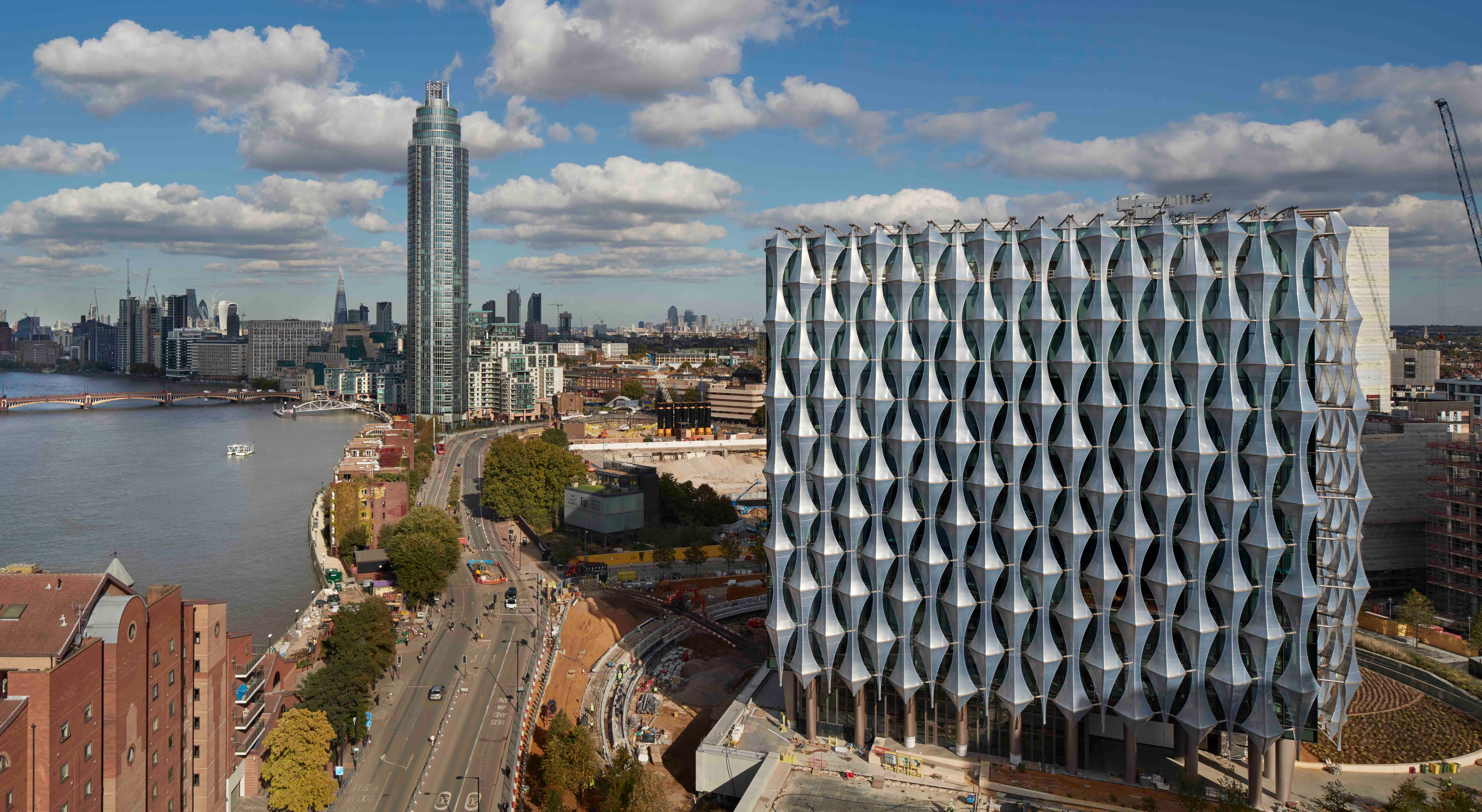 Una fortezza impacchettata nella plastica in una zona morta di Londra