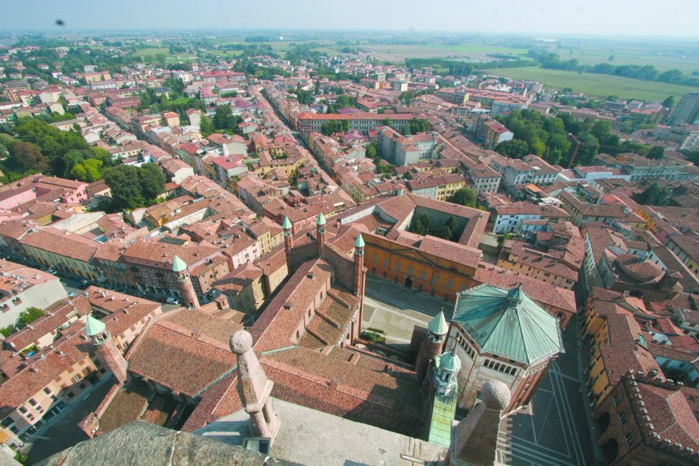 Ritratti di città. Cremona, da luogo di transito a smart land?