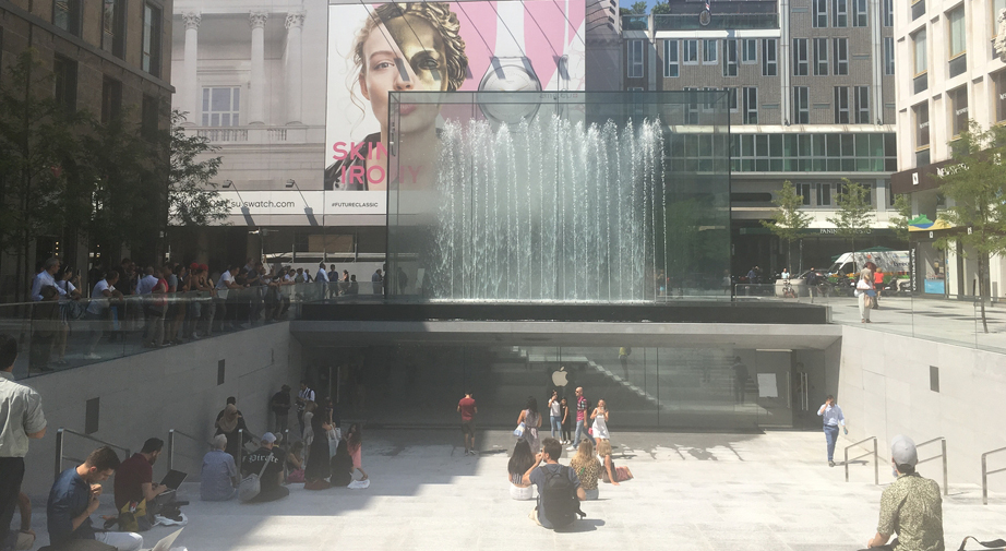 Apple store a Milano: spazio pubblico ipogeo e accogliente