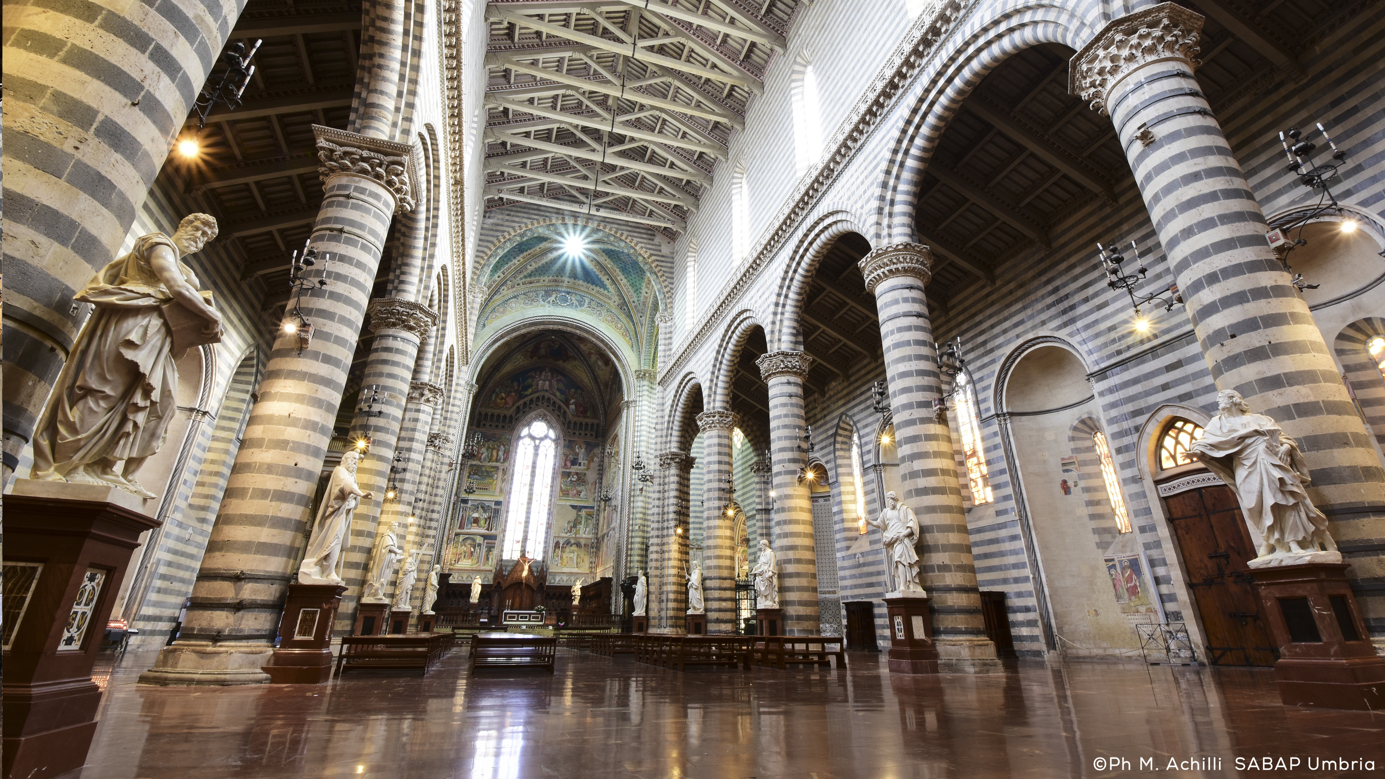 Duomo di Orvieto: se le statue tornano a dialogare con lo spazio sacro