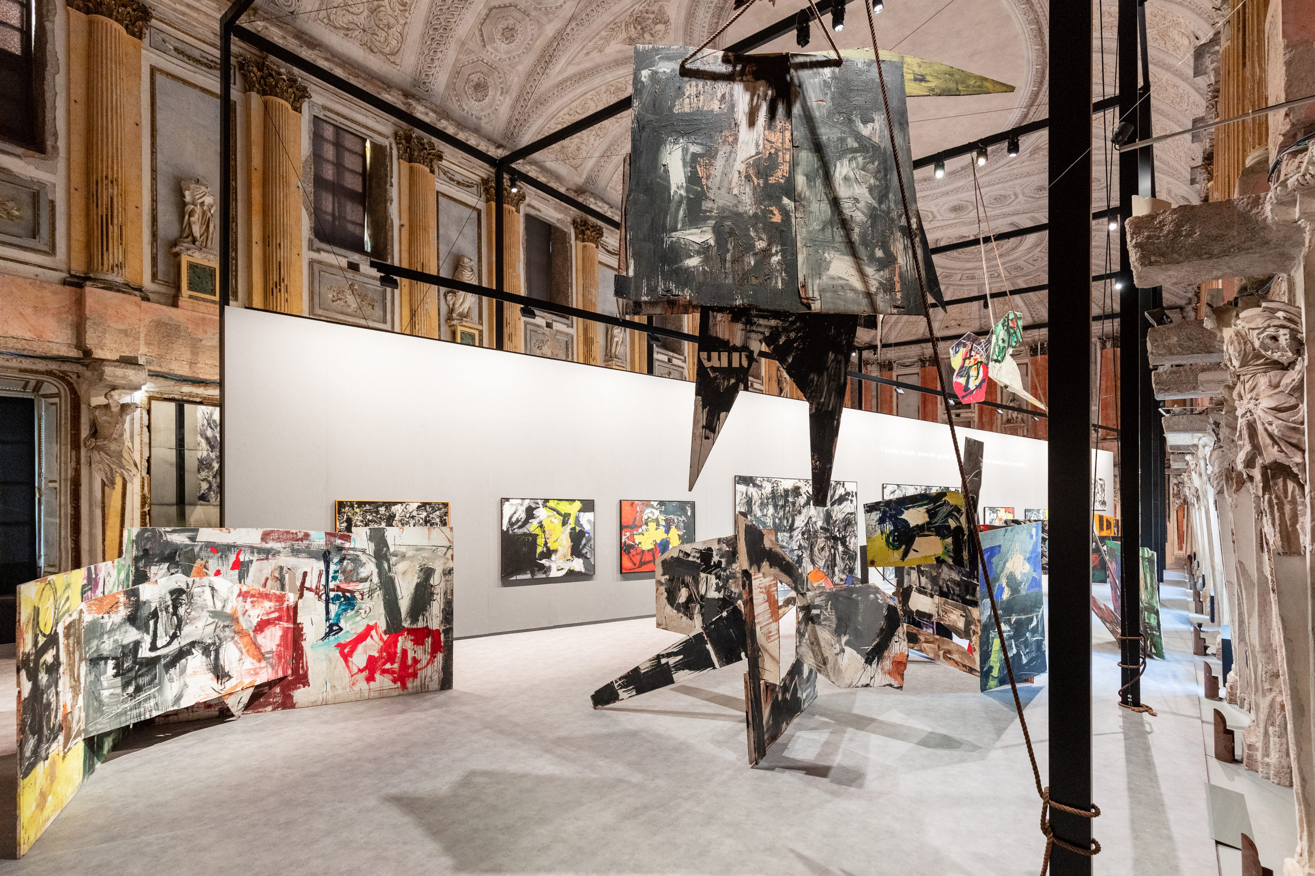 Emilio Vedova a Palazzo Reale di Milano: sguardi incrociati