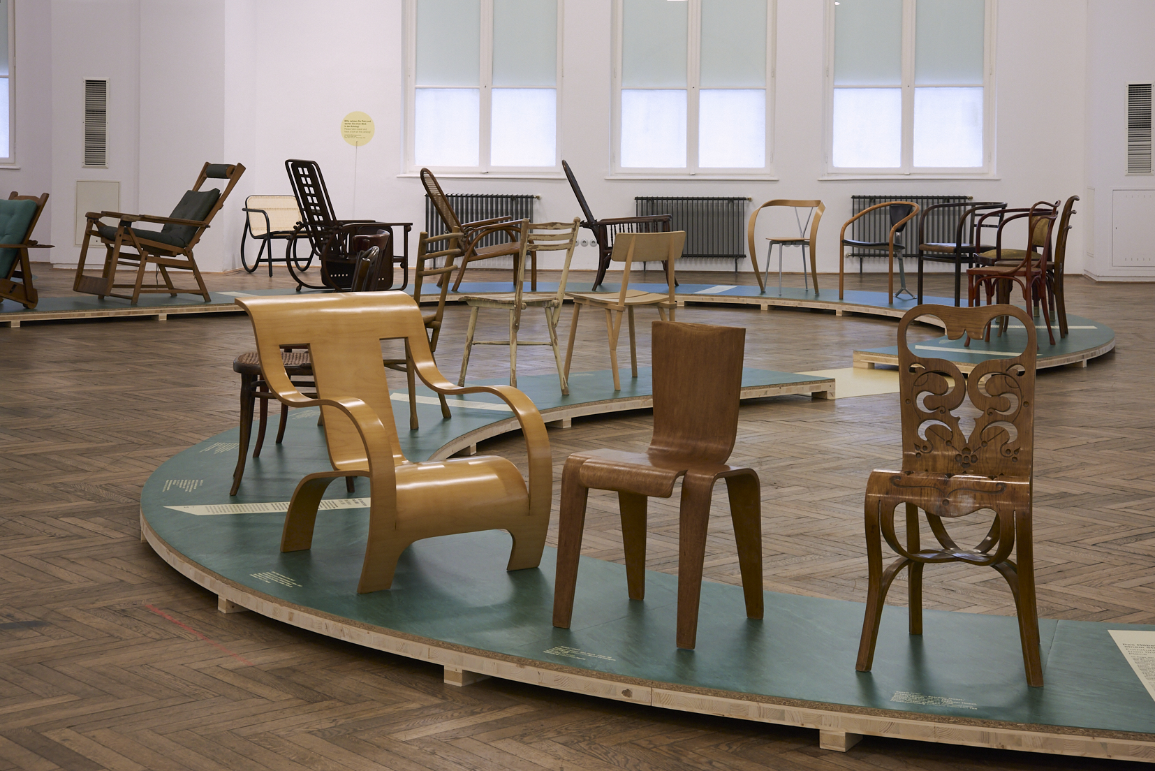 Da 200 anni, tutti seduti davanti a Thonet