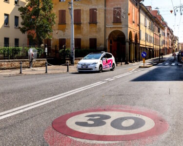 Città a 30 km/h: Bologna rallenta troppo in fretta