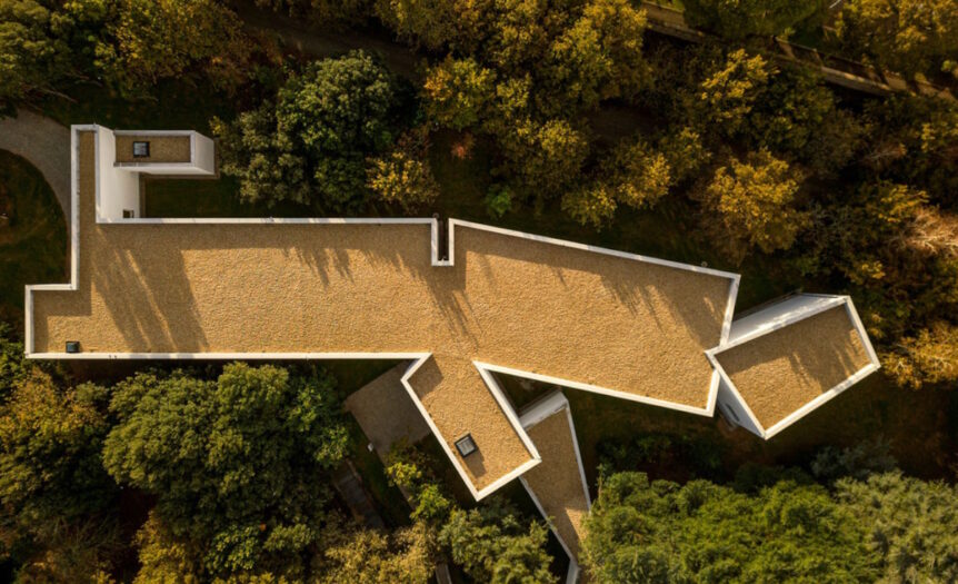 Álvaro Siza mette le ali a Serralves (e trova “casa”)