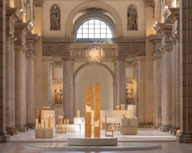 Dolcini, il legno, la ex chiesa: un’assorta meditazione