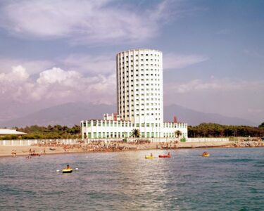 La torre sul mare, immaginari in transizione