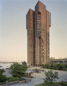Waterside Plaza, Kips Bay, Manhattan (1973), parte del piano Mitchell-Lama, 1.470 unità (Foto di Andrew Moore)