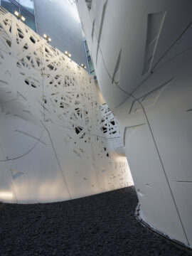 Palazzo Italia a Expo 2015 a Milano, interno (© Mario e Pietro Carrieri)