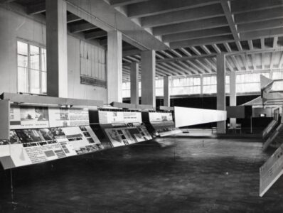 Allestimento e pannelli espositivi della Mostra dell'abitazione; seconda parte, Teoria. Progetto dell'allestimento dell'architetto Marco Zanuso