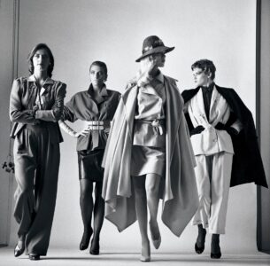 Helmut_Newton_Sie_kommen_Paris_1981-©-Helmut-Newton-Estate.jpg