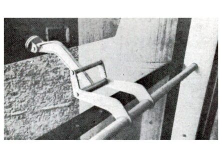 Particolare del meccanismo di apertura dei serramenti di facciata (Foto concessa da “La Nouvelle Critique”, “Domus” 511, giugno 1972)