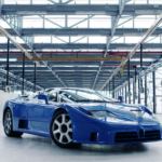 Fabbrica Bugatti oggi: un modello eb110 all'interno di un reparto