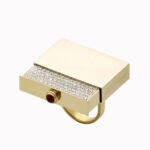 Cleto Munari, CassettinoPearl, anello in oro giallo con diamanti e rubino cabochon