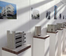 Modelli in cemento, allestimento Francoforte (Foto di Martina Metzner)