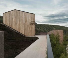 Nuova casa sociale
per l’abitato di Caltron
Cles, Tn
(Progettista:
Mirko Franzoso)