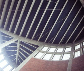 Il soffitto composito di St. Theresa a Linz (foto Tino Grisi)
