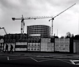 La sagoma dello student-housing nel cantiere SANAA