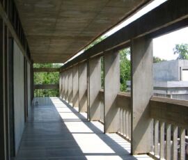 Institute of Indology 1962. Ahmedabad, India.
(Photos courtesy of VSF)
The architect considered lighting, temperature and humidity levels to preserve the ancient artifacts stored inside.
Floor veranda.