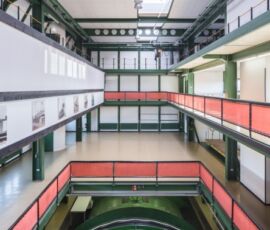 Umlauftank 2 (1974) di Ludwig Leo. Foto interno, macchinari e colori ©Ebener