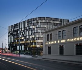 Esterno del Museo Lavazza, sullo sfondo l’Headquarter (©Andrea Martiradonna)