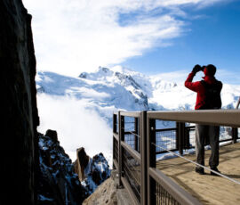 (https://www.chamonix.com)