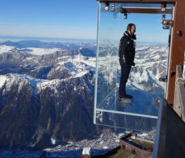 (https://www.chamonix.com)
