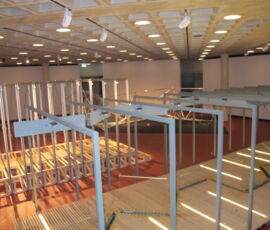 Allestimento delle Sette Architetture Automatiche al livello -1 del Teatro dell'Architettura: in primo piano Wall e sullo sfondo rispettivamente in secondo e terzo piano Bridge e Spider (©Laura Ceriolo)