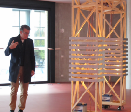 Riccardo Blumer e l'installazione Door (©Laura Ceriolo)
