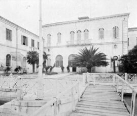 Manicomio Centrale di San Servolo, Venezia. Il piazzale d'ingresso in una foto d'epoca