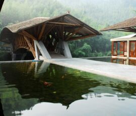 Simon Velez. Hotel in Cina