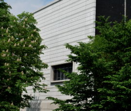 Weimar, nuovo Bauhaus Museum, scorcio corpo di fabbrica da Weimarhallenpark ©Foto di Daniela Völkel