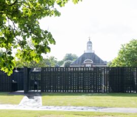 Serpentine Pavilion 2018, disegnato da Frida Escobedo, Serpentine Gallery, London (15 June – 7 October 2018) © Frida Escobedo, Taller de Arquitectura Photography © 2018 Iwan Baan