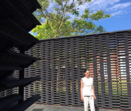 Frida Escobedo a piedi nudi nel Serpentine Pavilion 2018