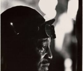 W.Eugene Smith, USA, 1918-1978
(Operaio in un’acciaieria, 1955-1957
Stampa ai sali d’argento
33.97 x 23.49 cm
Carnegie Museum of Art, Pittsburgh
Gift of the Carnegie Library of Pittsburgh, Lorant Collection.
© W. Eugene Smith / Magnum Photos)