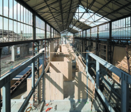 Capannone 18 in fase di ristrutturazione (progetto di Andrea Oliva Architetto; © Kai-Uke Shulte-Bunert)