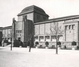 Facciata principale dell'edificio di Hermann Billing (1910)