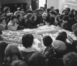 Louis Kahn presenta il suo progetto per Venezia a Palazzo Ducale, gennaio 1969 (© Archivio Graziano Arici)