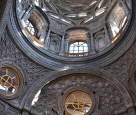 Veduta da uno dei vestiboli circolari verso il 'bacino tronco' che crea l'imposta per la cupola
