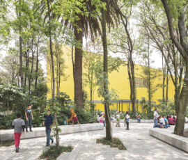Il parco del Museo del Papalote è stato recentemente riprogettato dallo studio Ambrosi Etchegaray (©Rafael Gamo)
