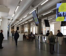 Palais Populaire, ingresso, biglietteria e interno Caffè (© Daniela Völkel)