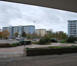 FASE II, Plattenbauten oltre la Zentraler Platz (© foto Daniela Völkel)