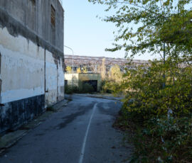 Area dell’ex stabilimento Tempini da via Giulio Quinto Stefana (© Ilario Piatti - www.ilariopiatti.co)