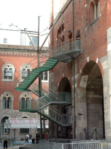 Milano, nuova scala di accesso dalla Piazza Mercanti al piano primo del Palazzo della Ragione (2000)