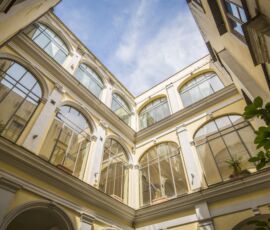 Palazzo Mondragone, Napoli
