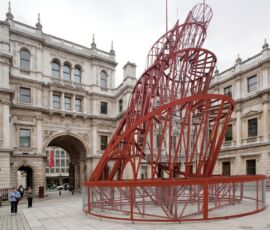 Replica del Monumento alla Terza Internazionale di Vladimir Tatlin alla Royal Academy of Arts di Londra, 2012
