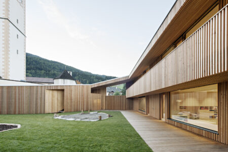 feld72 Architekten, asilo a Valdaora di sotto (Bolzano), vincitore sezione "edifici pubblici" - foto Hertha Hurnaus