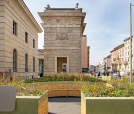 “Pratofiorito”, un giardino temporaneo progettato da Davide Fabio Colaci in Piazza XXV Aprile (foto Arianna Panarella)