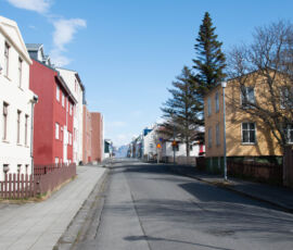 Vista su una strada residenziale, quartiere di Vesturbær (© Sofia Nannini)