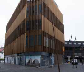 Nuove case in costruzione presso il vecchio porto. Il progetto si chiama Hafnartorg (piazza del porto), a cura di PK Arkitektar (© Sofia Nannini)